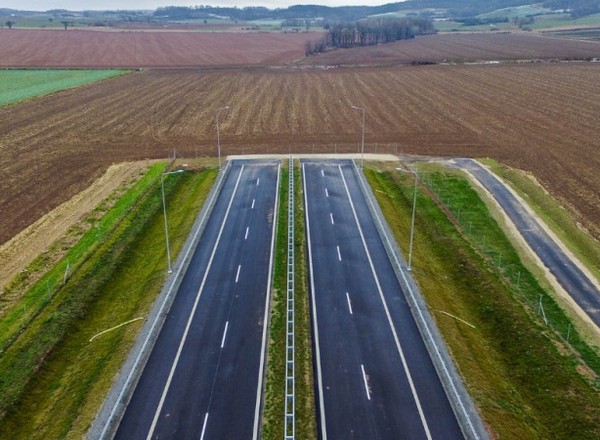 Czesi nie spieszą się z budową. Polska trasa S3 skończy się w czeskim polu