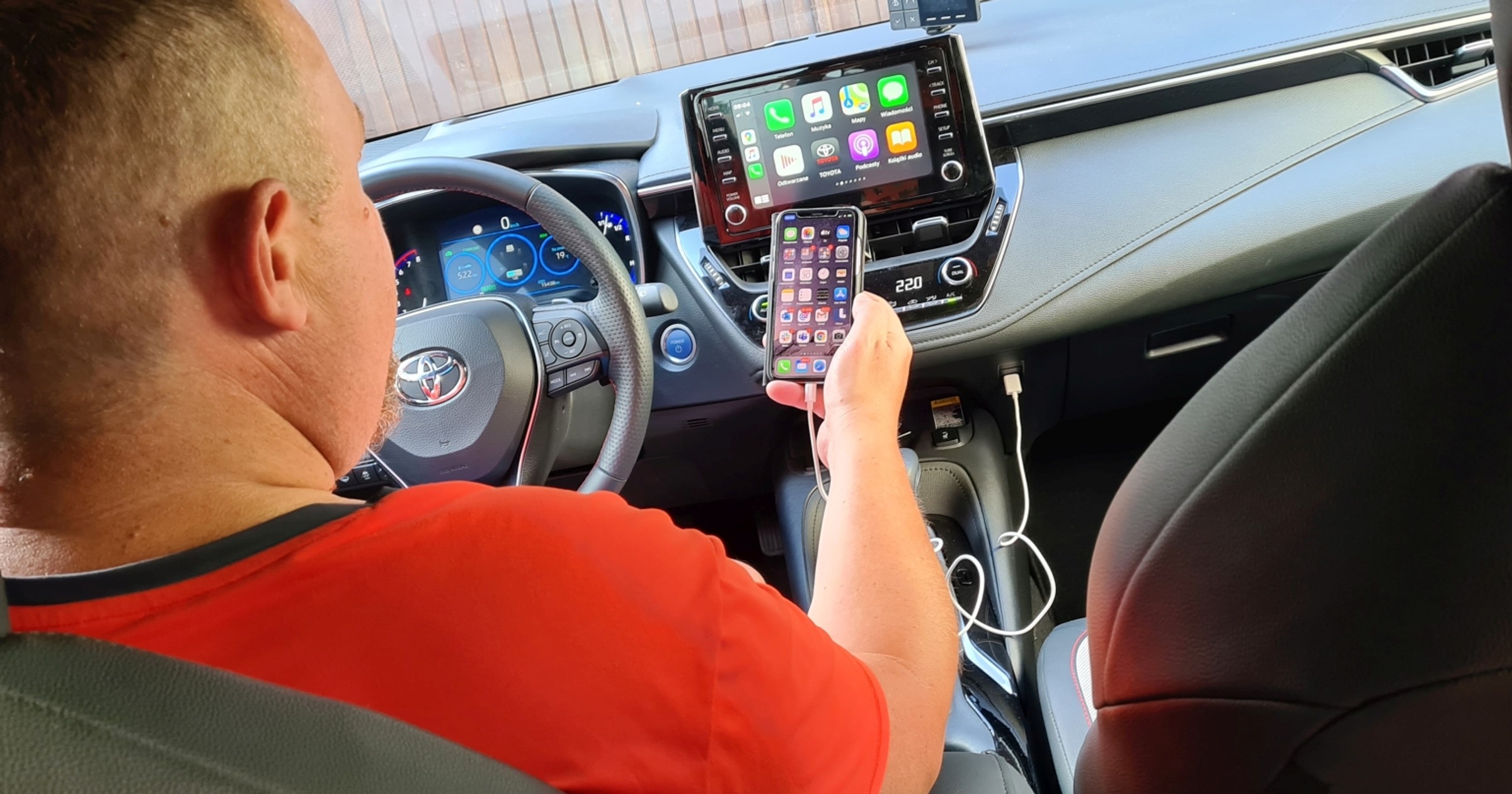 Android Auto i CarPlay w samochodzie