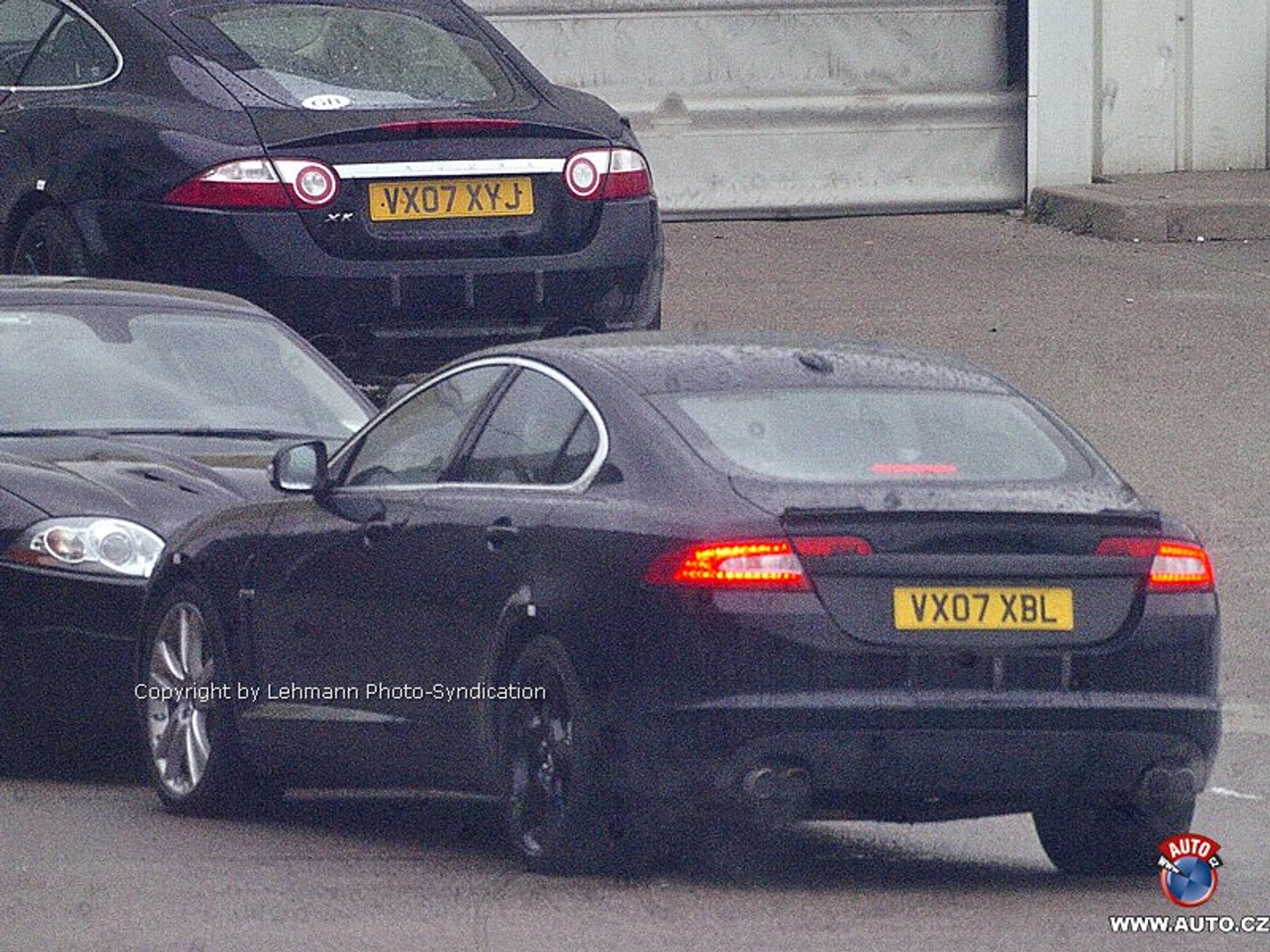 Zdjęcia szpiegowskie: Sportowy sedan Jaguar XF-R bez maskowania