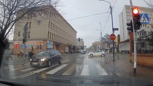 Dużo wypadków z udziałem pieszych. Tak do nich dochodzi [WIDEO]