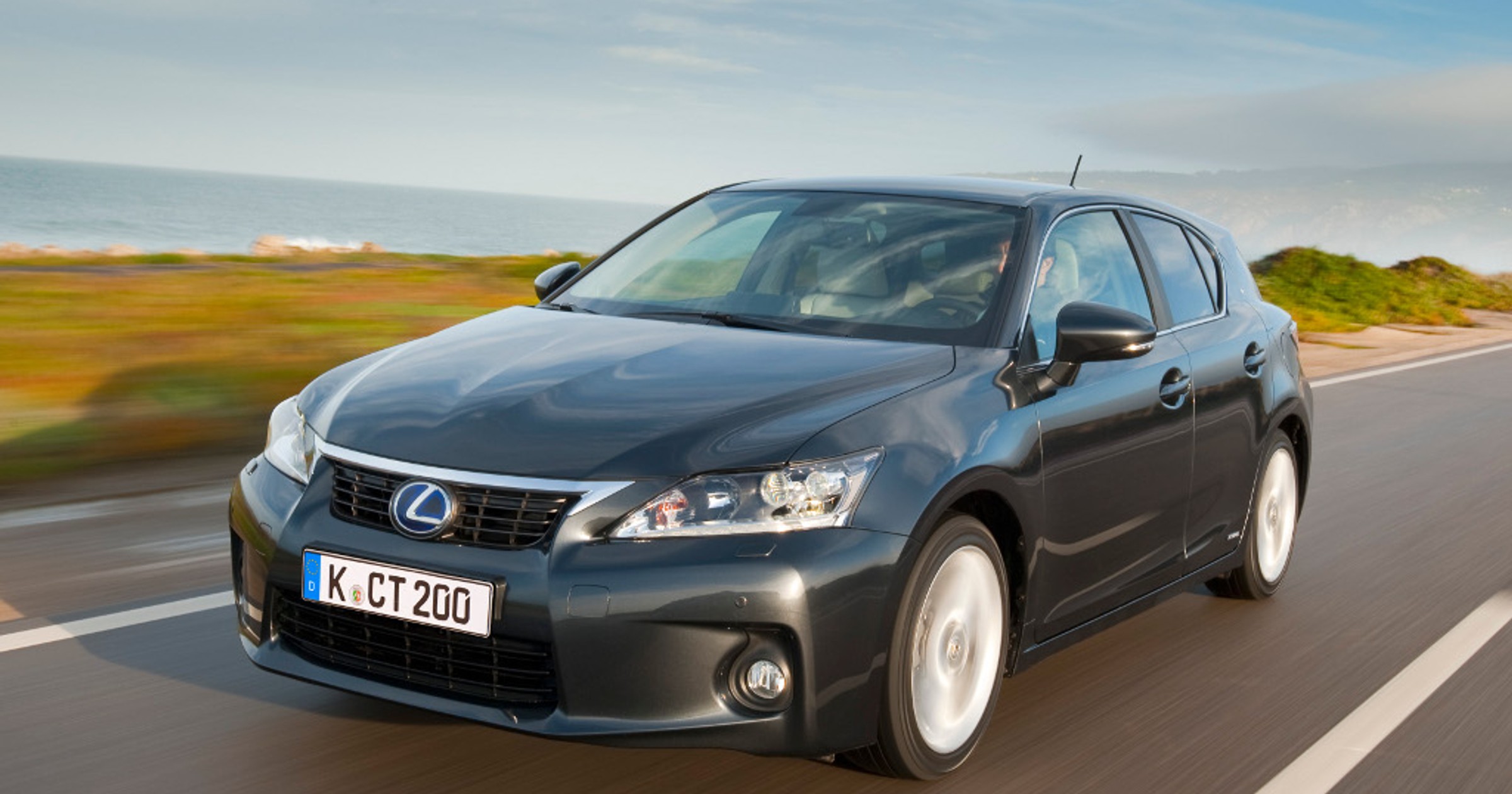 Ile kosztuje  w Polsce Lexus CT200h?