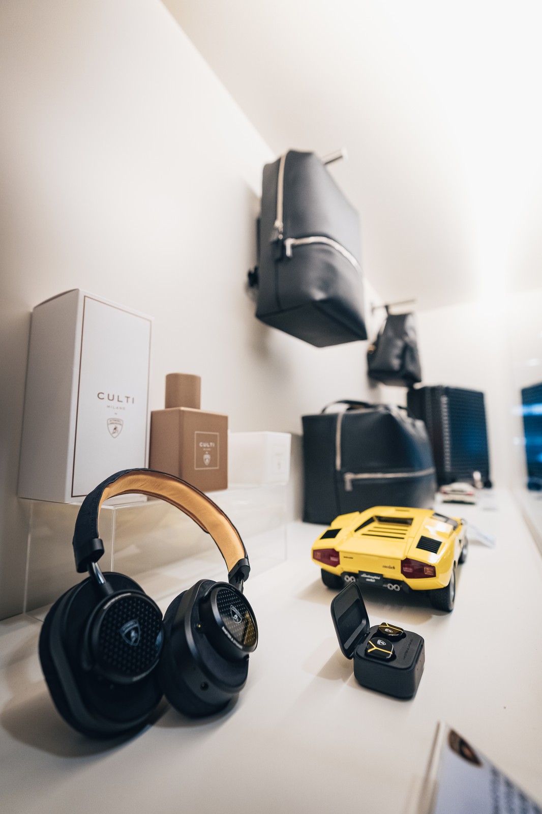 Lamborghini na lotnisku w Bolonii