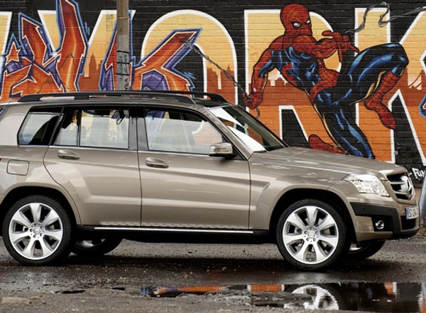 Jakiego SUV-a kupić, mając 60 tys. zł? Lepiej postawić na starszego mercedesa czy młodszą dacię?