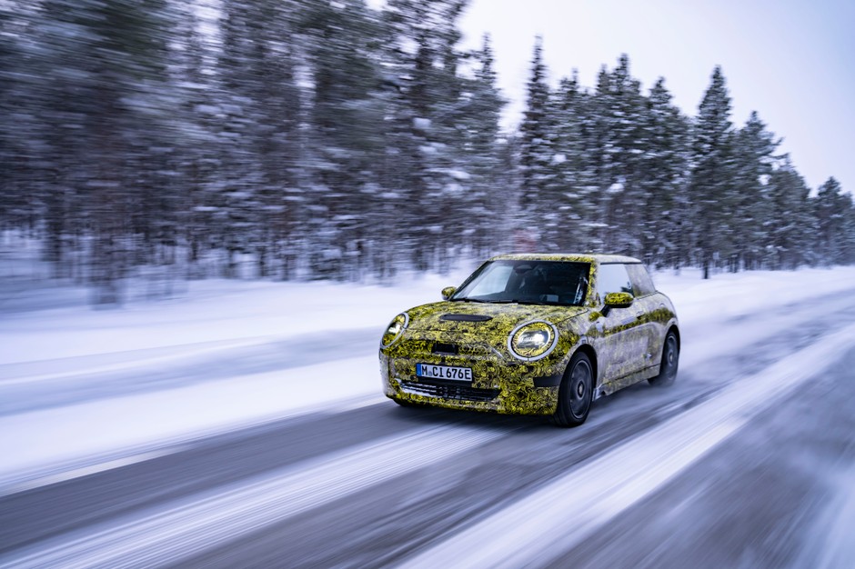 2023 Mini Electric zakamuflowany