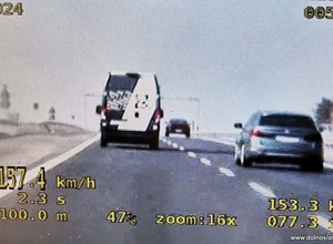 Próbował wręczyć drogówce łapówkę, teraz grożą mu "zawiasy"
