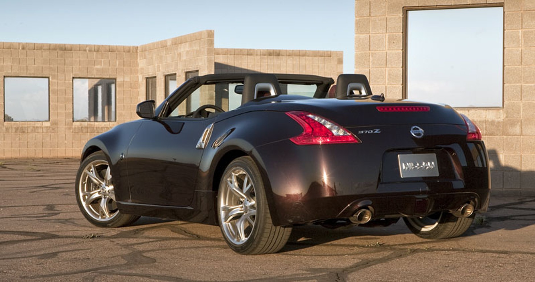 Nowy Jork 2009: Nissan zaprezentował model 370Z Roadster