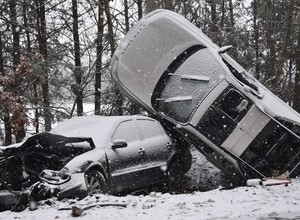 Śmiertelny wypadek w woj. lubelskim. Samochody najechały na siebie w rowie
