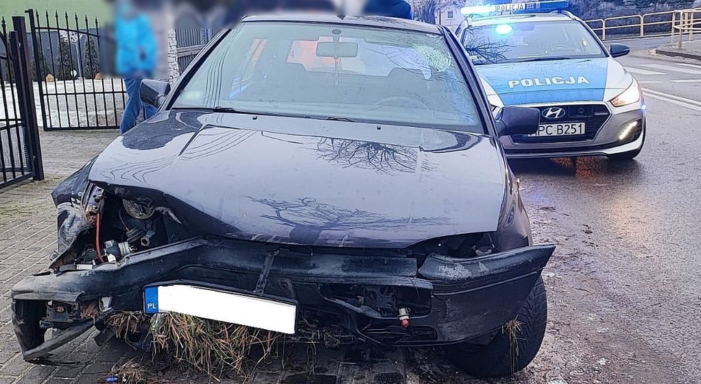 Pożyczył i rozbił cudzego Golfa. Potem odstawił go przed dom