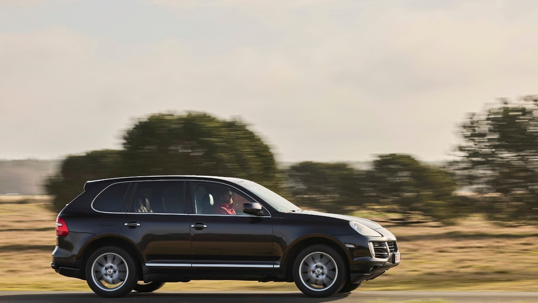 Jeździłem 15-letnim SUV-em Porsche. Ile zostało z jego luksusu?