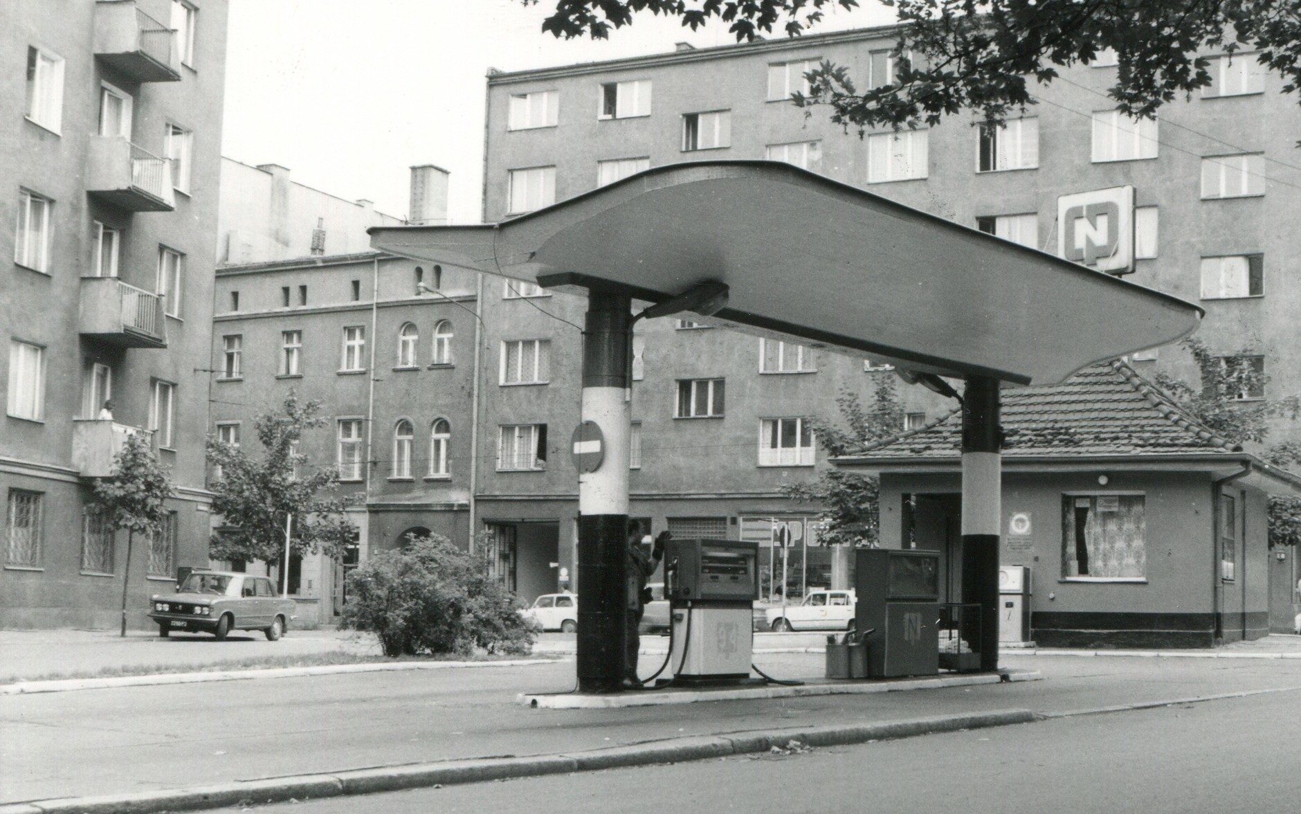 Jeśli na stacji CPN w latach 80.  nie było kolejki, to prawdopodobnie nie było też paliwa. O to, czy paliwo jest zimowe, nikt nie pytał!