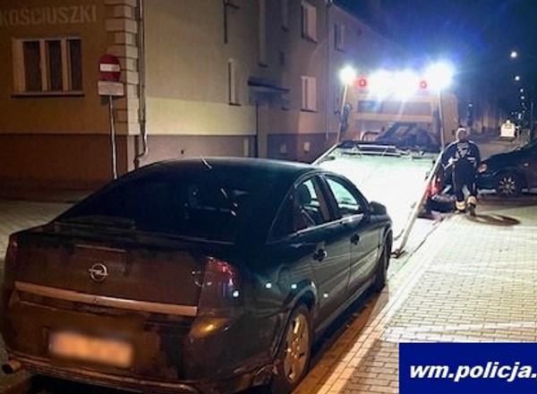 Kierowca opla nie zatrzymał się do kontroli. 17-latek stanie przed sądem