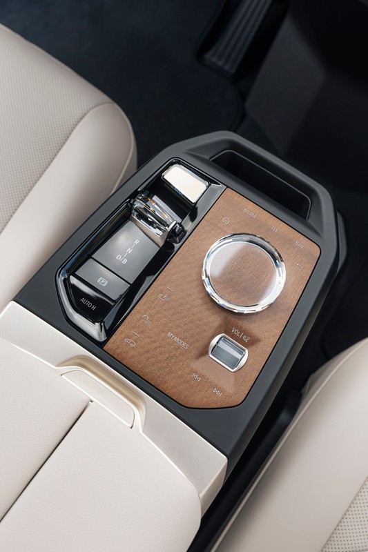 BMW iX M60