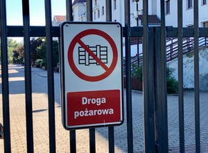 Kierowcy parkują na drogach pożarowych. Ryzyko mandatu to najmniejszy problem