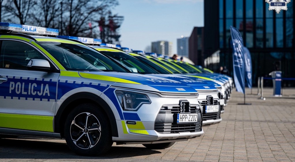 Nowe radiowozy śląskiej policji. To hybrydowe Kie Niro
