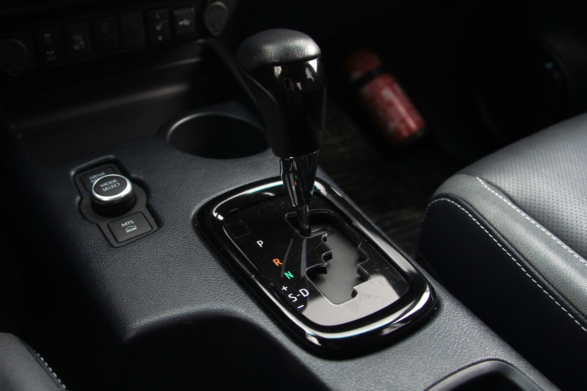 Toyota Hilux 2.8 D-4D MHEV Invincible