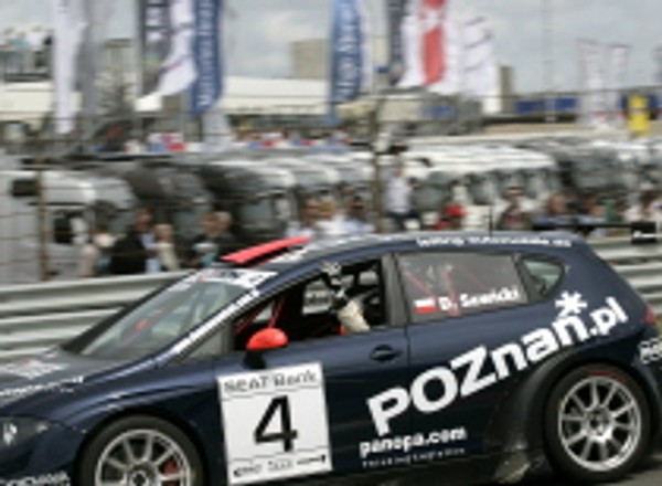 Wyścigi: Damian Sawicki na podium