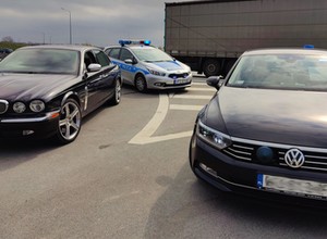 Kierowca Jaguara chciał oszukać inspektorów. Sprawdzili bazę danych i zaczęły się problemy