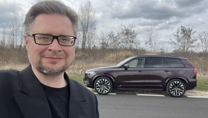 Tydzień z SUV-em Volvo XC90. Urzekł wygodą, wyświetlił wiadomość z przeszłości. No i to zużycie paliwa...