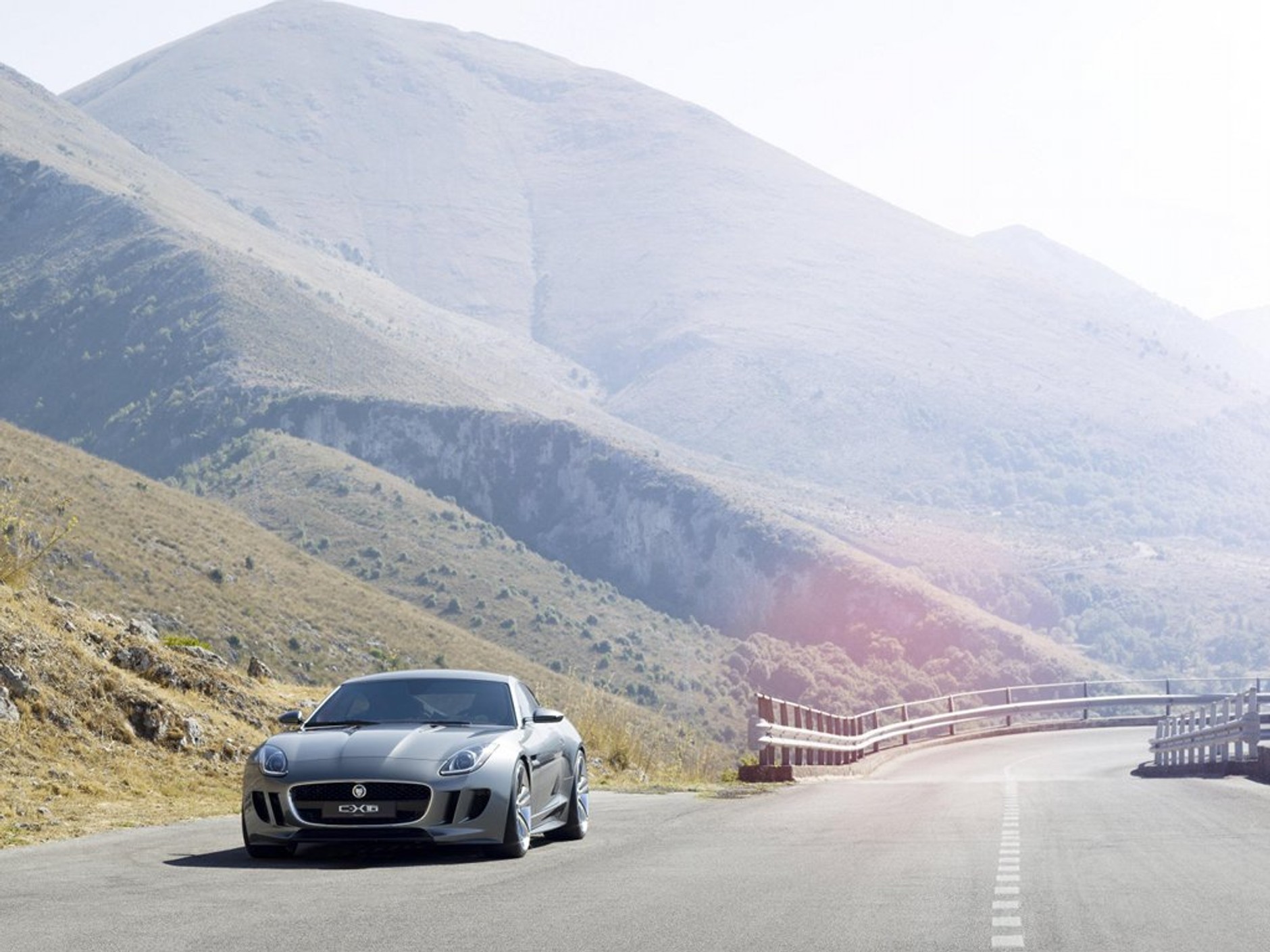 Jaguar C-X16 pokazuje pazury