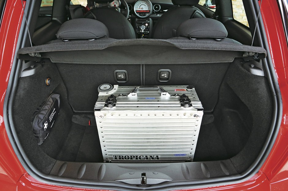 Opel Adam kontra Mini One i Fiat 500: porównanie eleganckich mieszczuchów