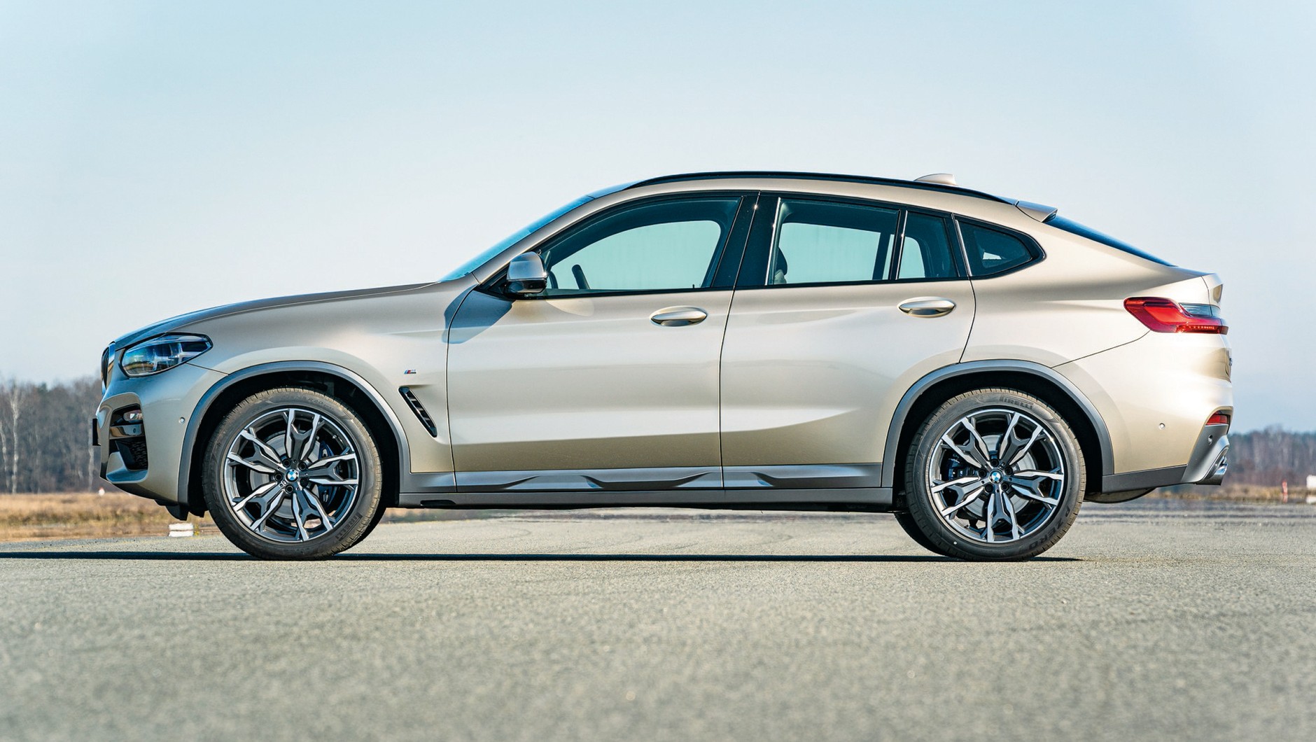 Nawet nowy SUV z napędem 4x4 nie uchroni nas przed lodem