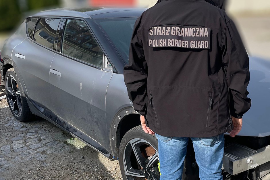 Częściowo zdemontowana Kia EV6 GT pochodząca z kradzieży
