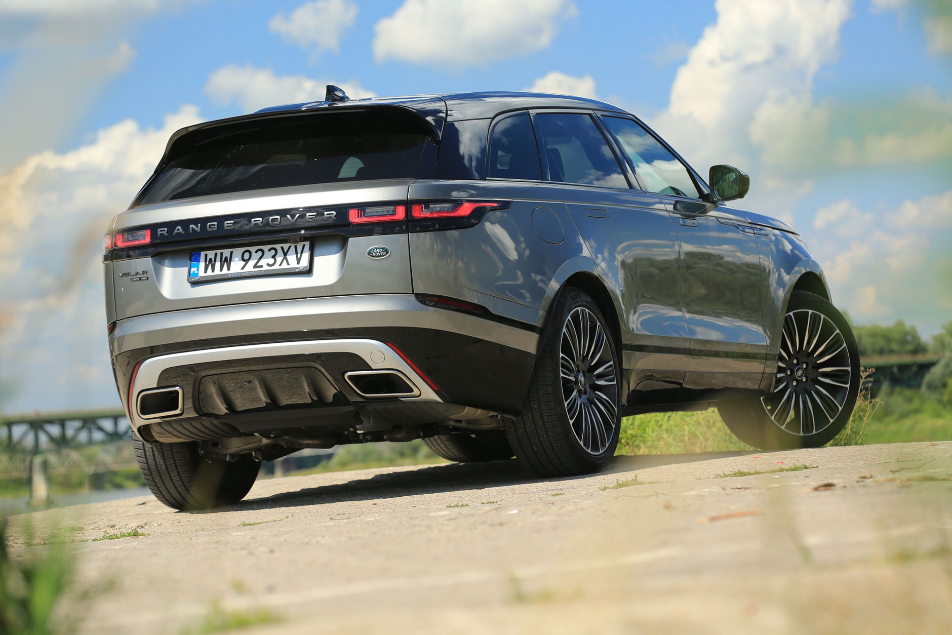 Range Rover Velar D300 - zachwyca niemal w każdym calu
