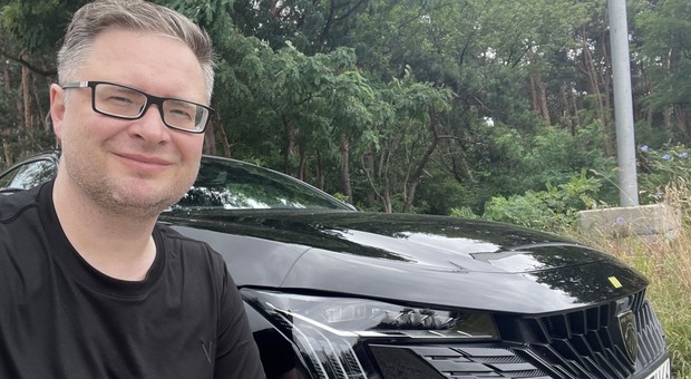 Pojeździłem pierwszym i jedynym Peugeotem PSE. Nie sądziłem, że 360-konne 508 to w ogóle materiał na oszczędne auto