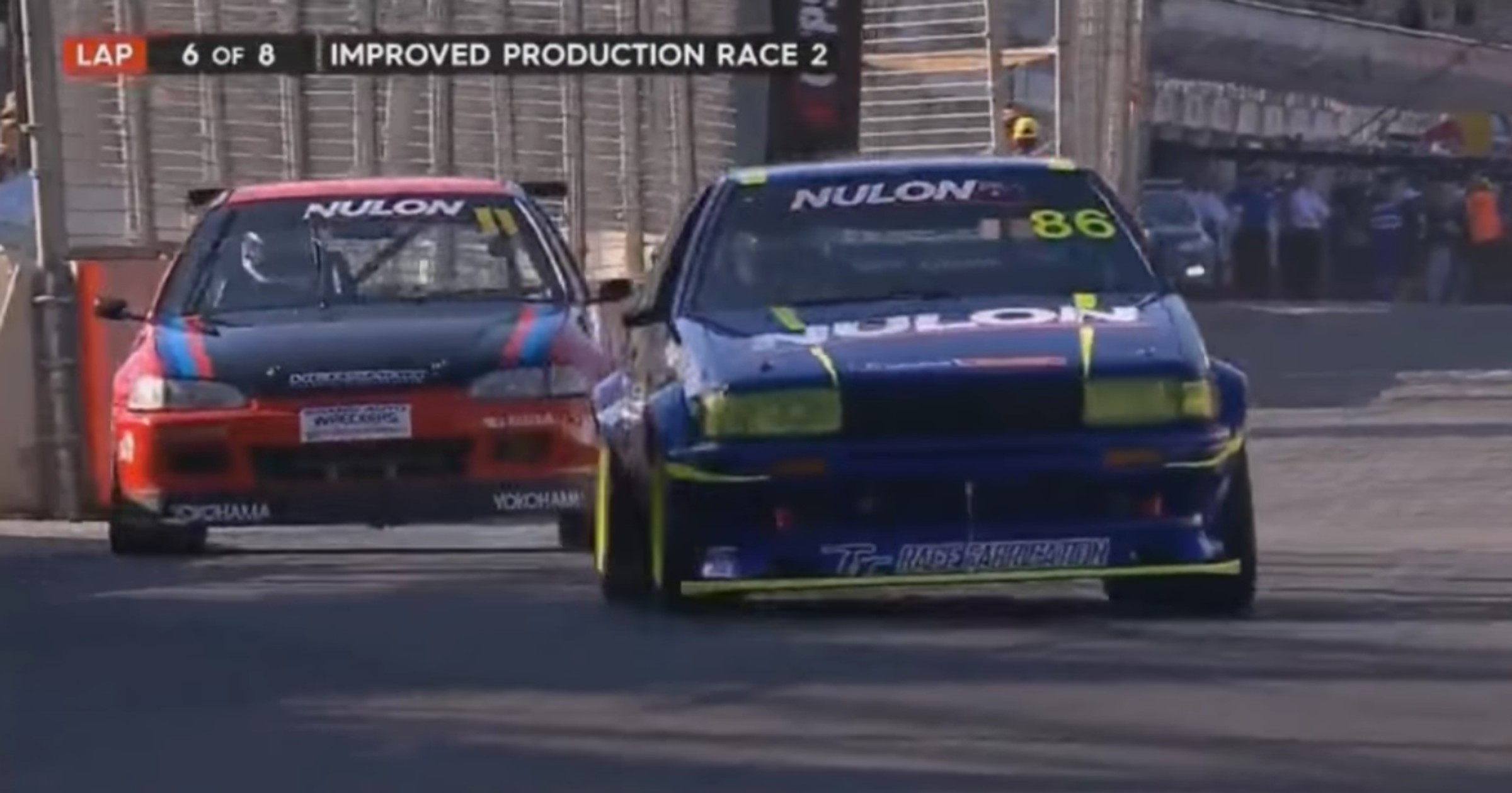 Toyota AE 86 vs Honda Civic - piękna walka na torze Adelaide