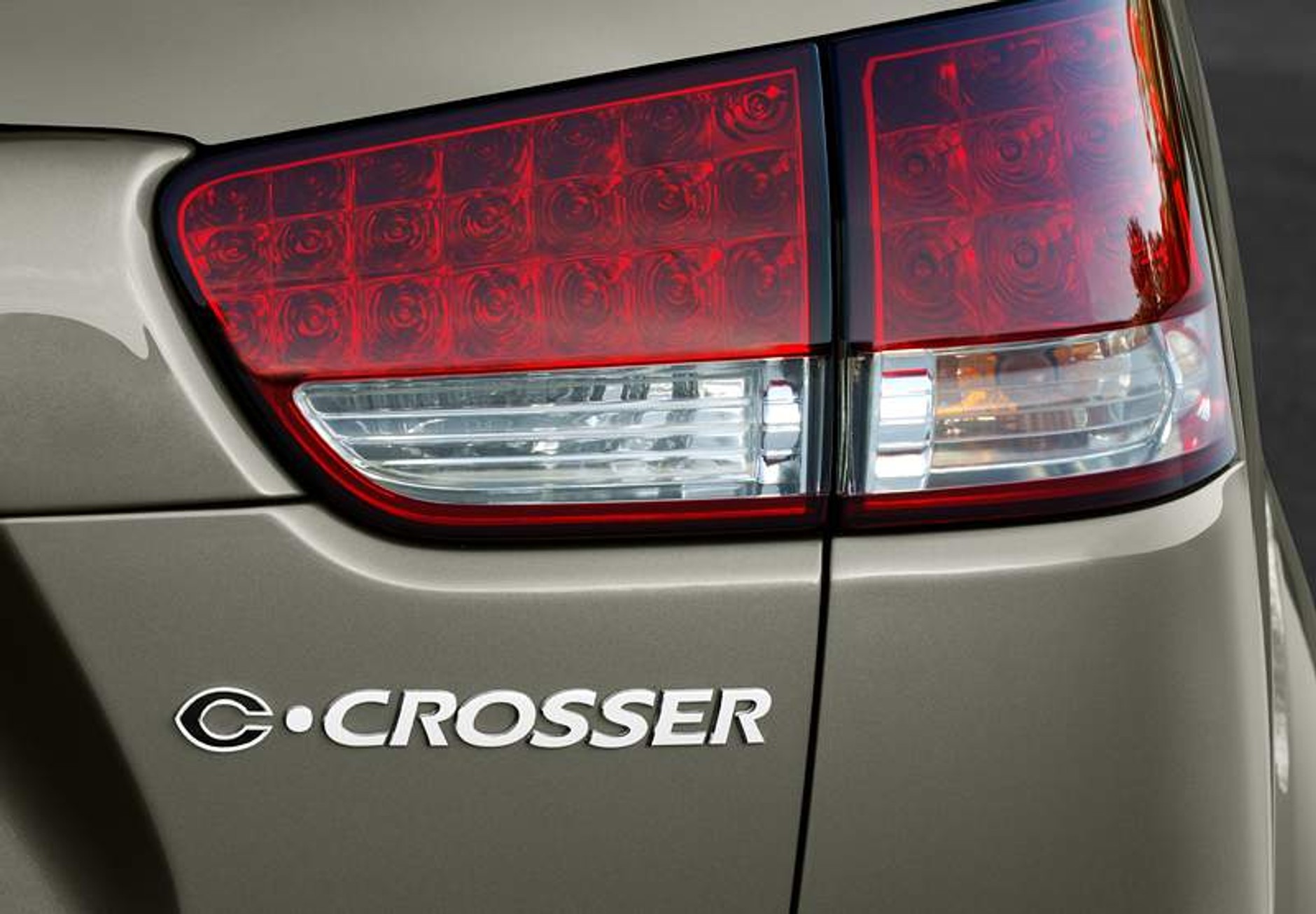 Citroen C-Crosser: znajdź pięć różnic