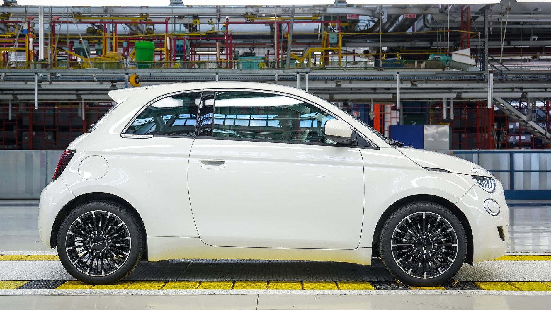 Fiat 500 Hybrid 2025