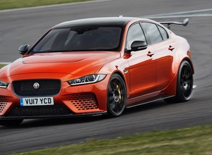 Jaguar XE SV 8: 600 KM pod maską