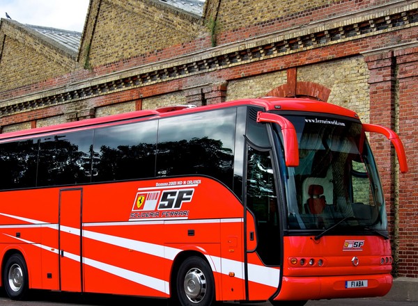 Autobus Ferrari F1 na sprzedaż