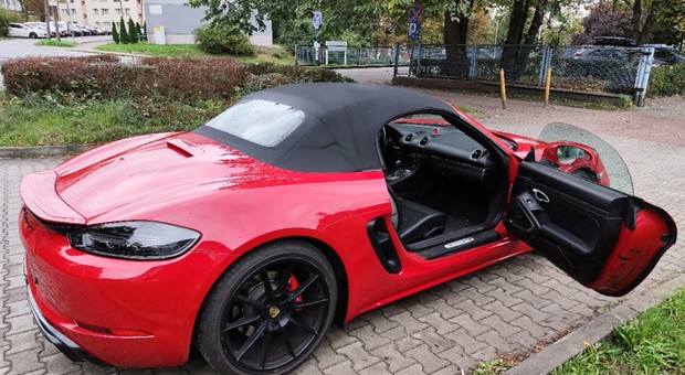Urząd skarbowy sprzedaje Porsche, Harleya-Davidsona i Polarisa. Ceny są kuszące