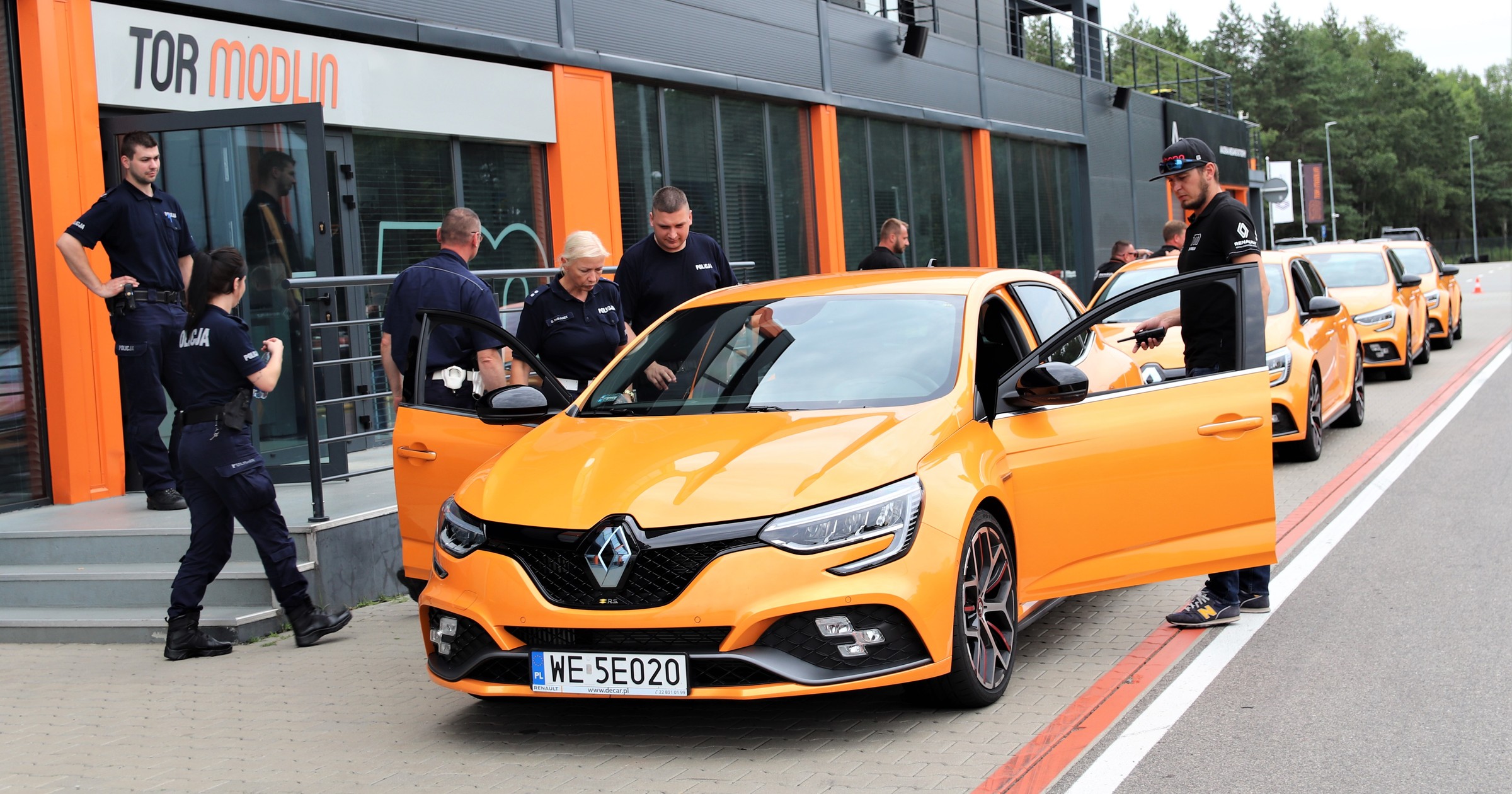 Szkolenie dla policji w szkole bezpiecznej jazdy Renault oraz Akademii Megane RS