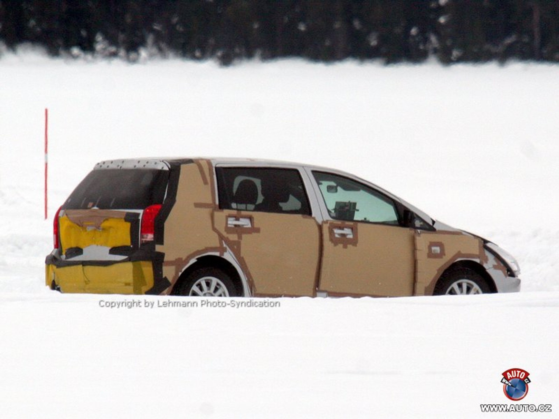 Zdjęcia szpiegowskie: Nowa Toyota Corolla Verso