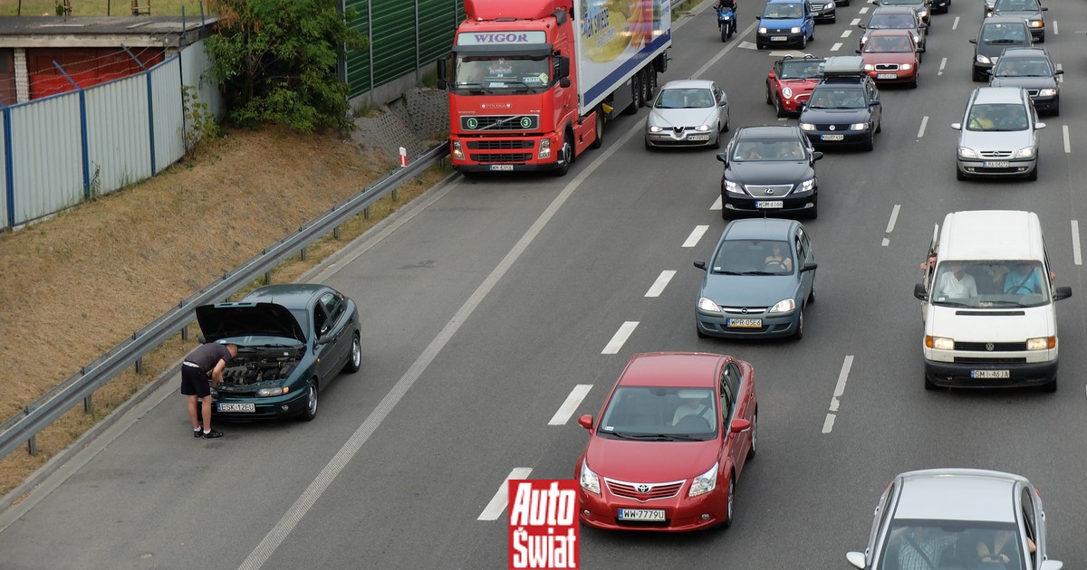 Zepsuł ci się samochód na autostradzie? Ten błąd kosztuje 300 zł