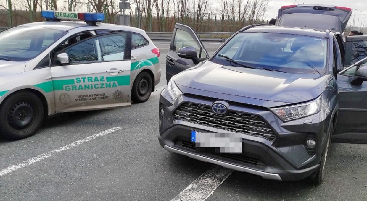 Cudzoziemiec jechał skradzioną Toyotą RAV4. Wpadł na granicy polsko-niemieckiej