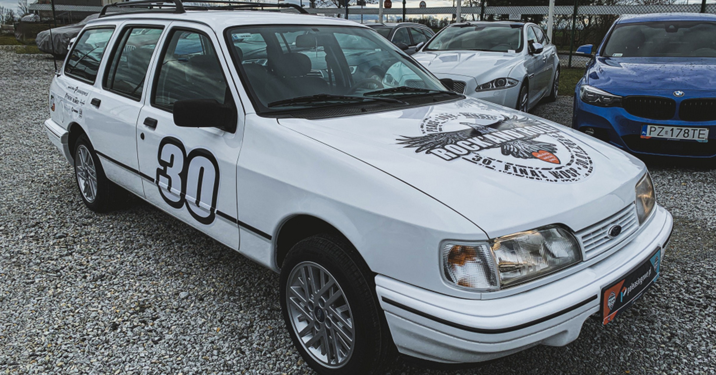 Odbudowany Ford Sierra z 1992 r. przekazany na aukcję WOŚP