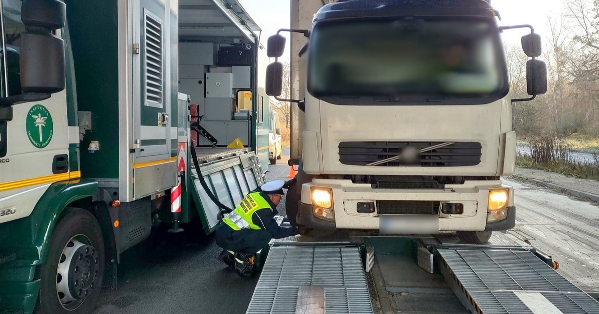 Inspektorzy Inspekcji Transportu Drogowego (ITD) do szczegółowej kontroli stanu technicznego pojazdów wykorzystują najnowocześniejszą Mobilną Jednostkę Diagnostyczną