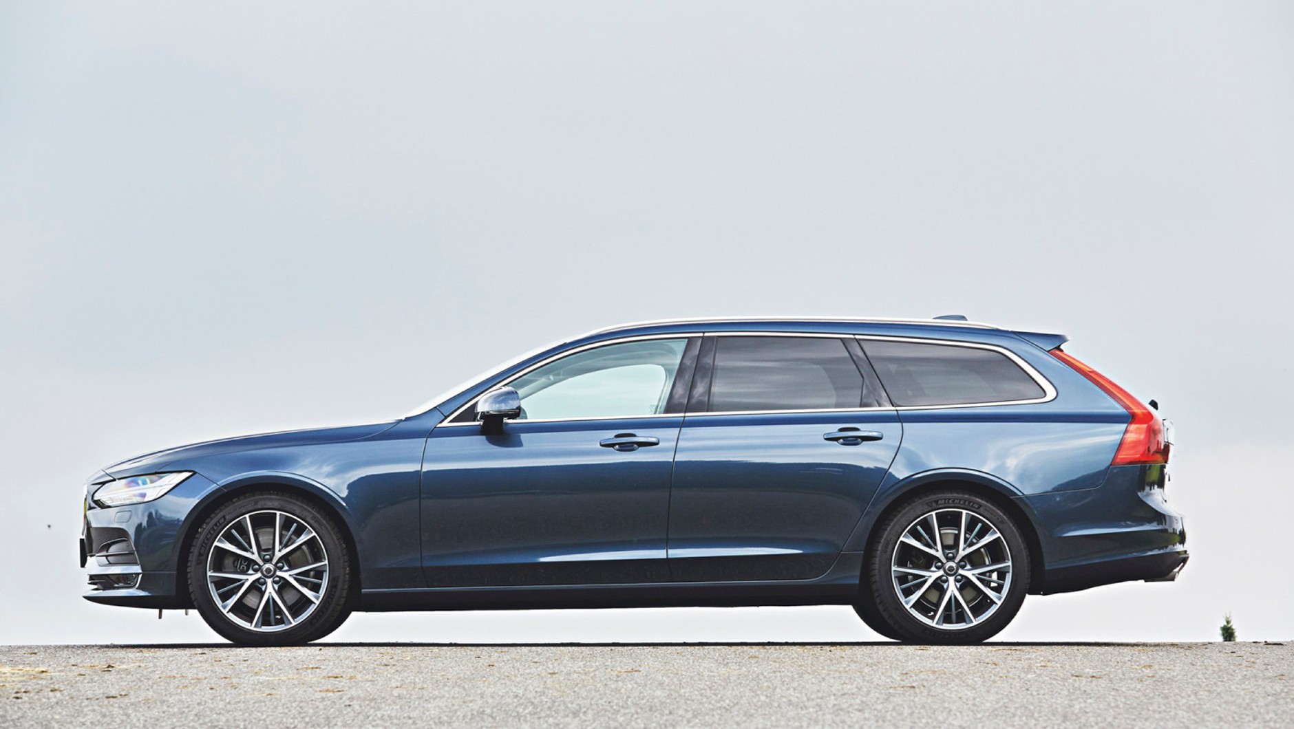 Flota marzeń - Audi A6, Mercedes klasy E, BMW serii 5 i Volvo V90