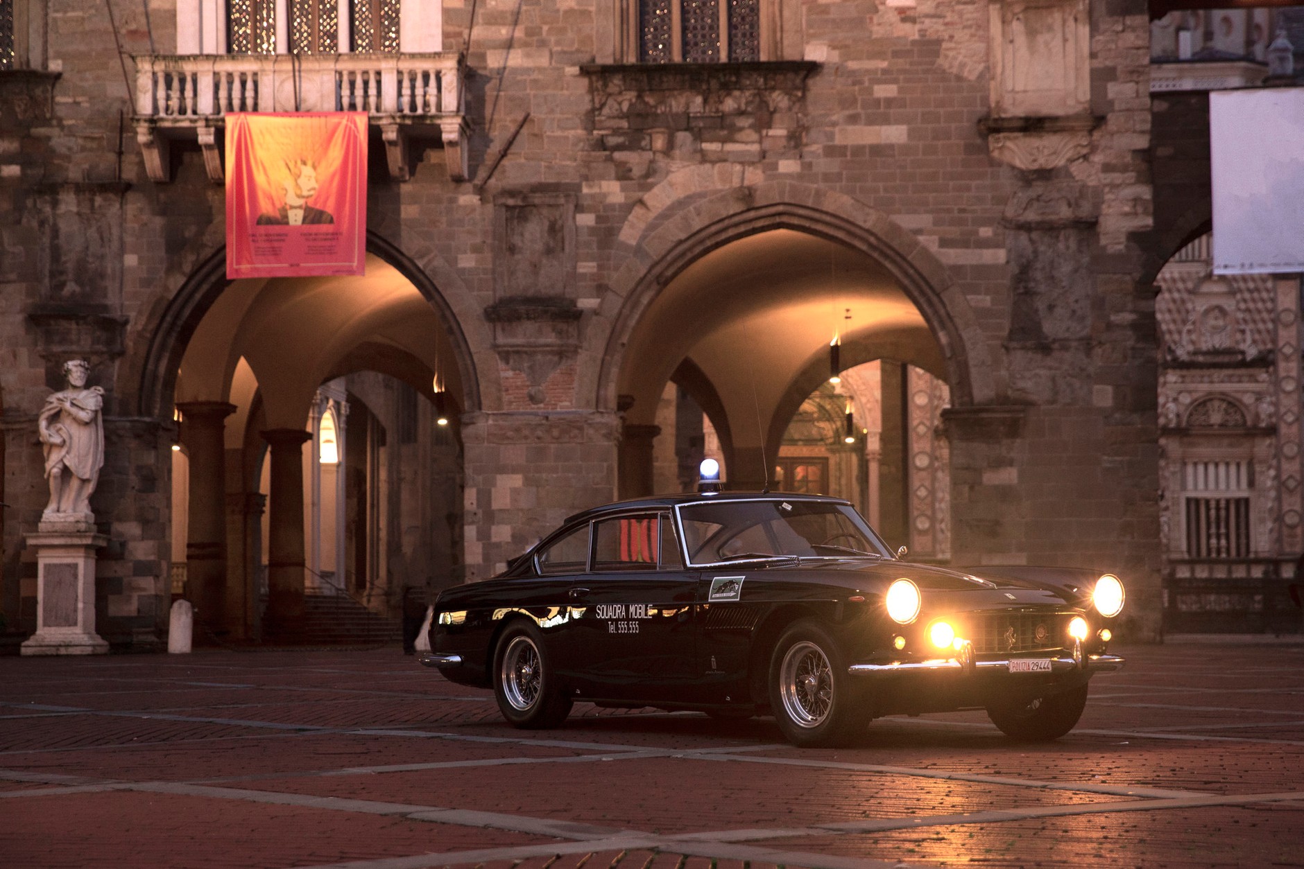 Ferrari 250 GTE 2+2 Squadra Mobile