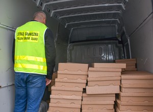 Na pace znaleźli dziesiątki kartonów z nielegalnym towarem