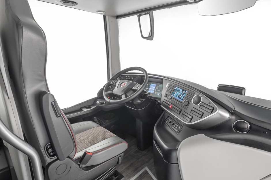 Setra S 531 DT TopClass 500 - do wyboru dwie wersje deski rozdzielczej