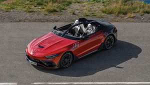 Mercedes-AMG PureSpeed ma pod maską potężne V8. To nie koncept