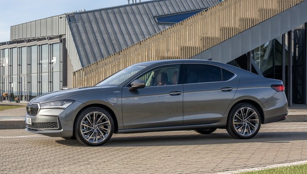 Skoda Superb liftback PHEV 2026