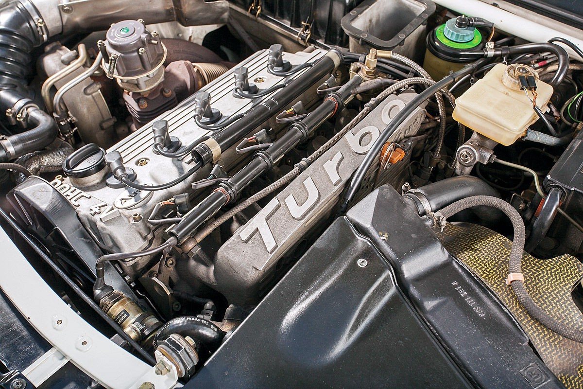 Legendarny, 5-cylindrowy silnik ma tylko 2,1 l pojemności, ale rozwija moc aż 306 KM. Jego brzmienie jest jedyne w swoim rodzaju.