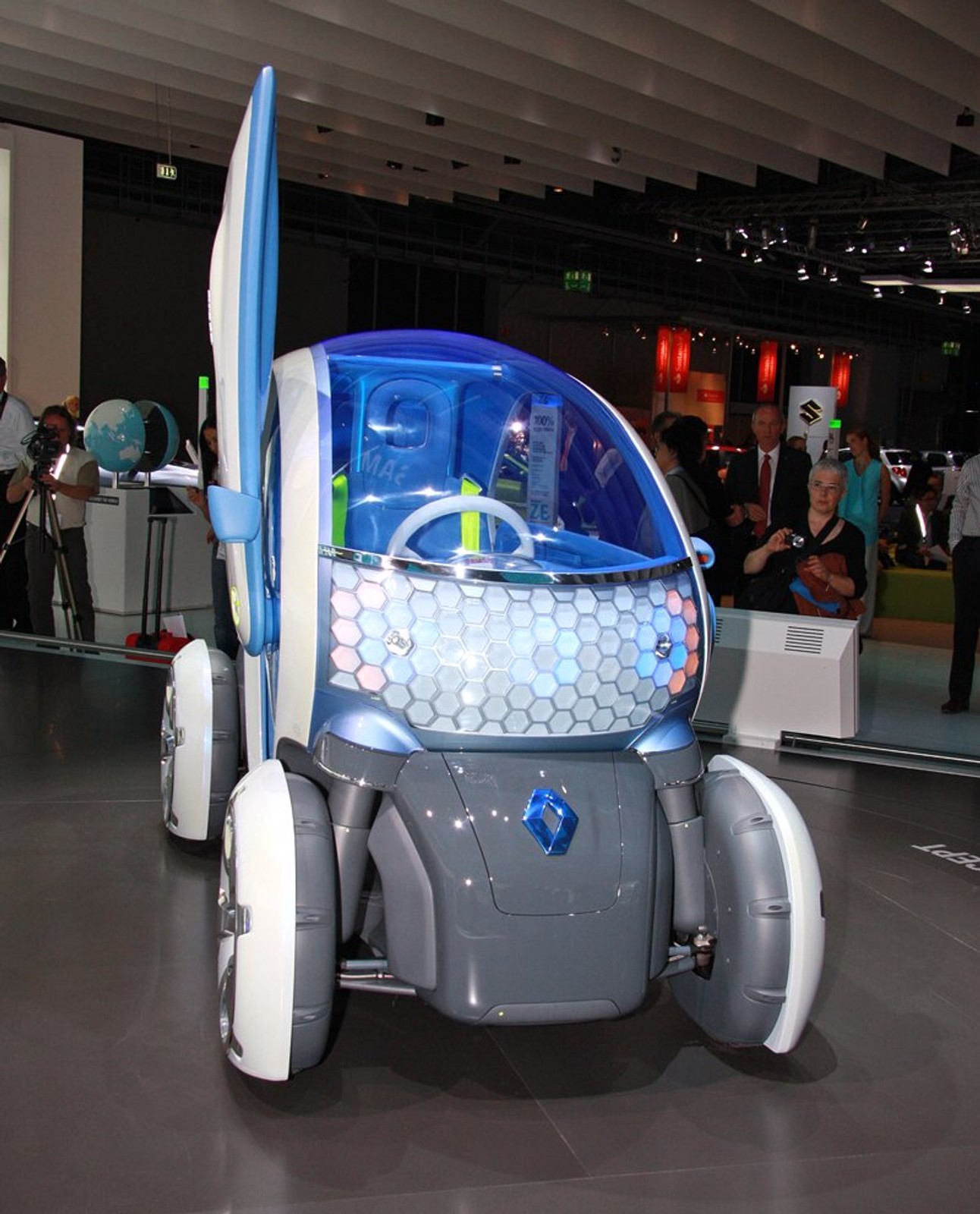 IAA Frankfurt 2009: Renault Twizy Z.E. - elektryczny skuter na czterech kołach
