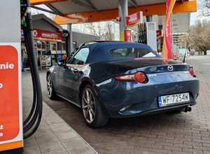 Nowa Mazda MX-5 nie przejdzie na prąd. Zamiast tego dostanie większego spaliniaka