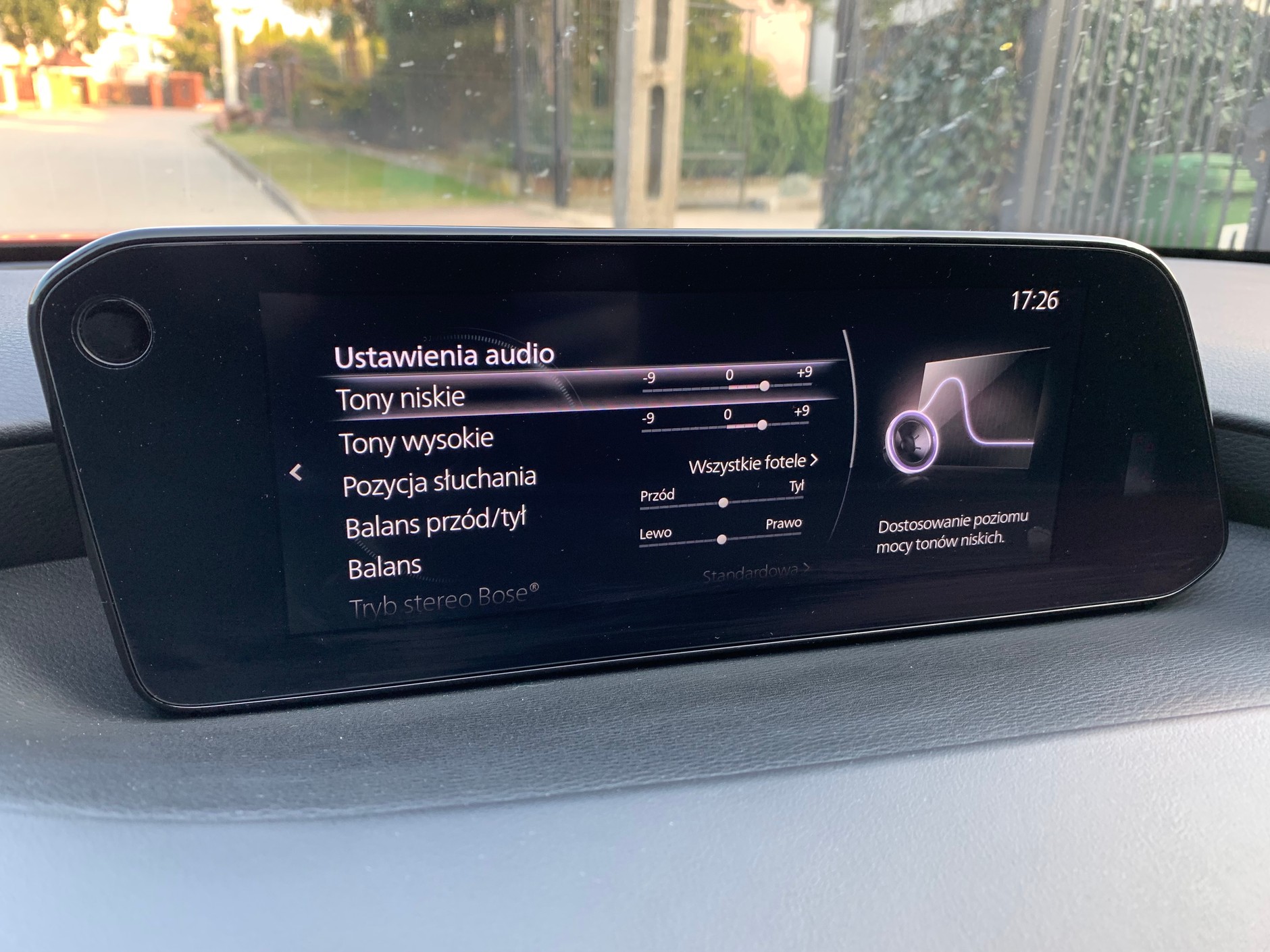 Mazda 3 z systemem MZD Connect i nagłośnieniem Bose